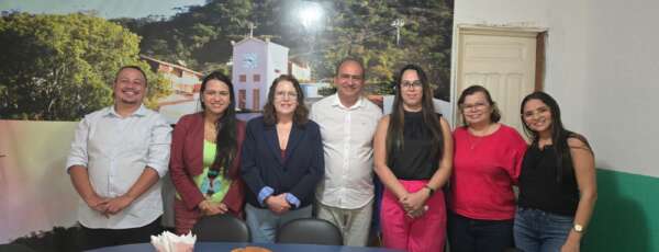 Secretária da Diversidade do Ceará se reúne com gestores de Barbalha para fortalecimento das políticas LGBTI+ no Cariri
