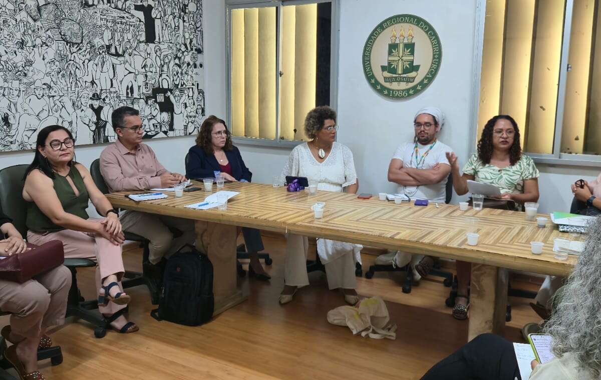 Secretária da Diversidade participa de audiência sobre políticas afirmativas no I GENXES e celebra ação simbólica contra a LGBTfobia na URCA