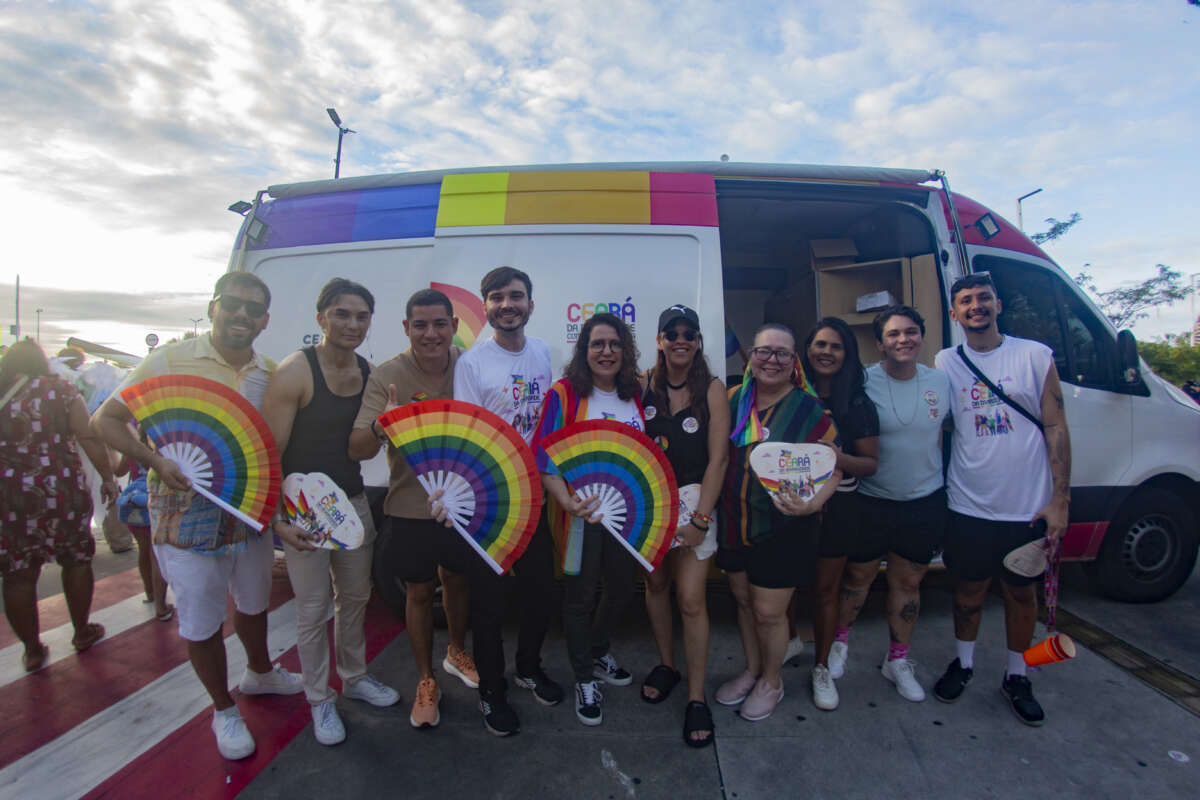 Milhares tomam a Beira-Mar na XXIV Parada pela Diversidade Sexual do Ceará em defesa do orgulho e do direito de envelhecer