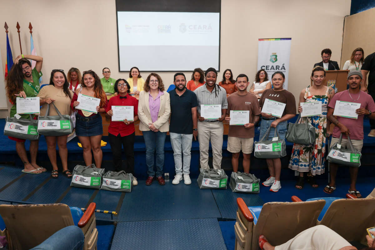 Secretaria da Diversidade e SPS entregam certificados a participantes de curso de bartender voltado à população LGBTI+
