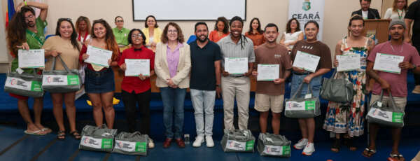 Secretaria da Diversidade e SPS entregam certificados a participantes de curso de bartender voltado à população LGBTI+