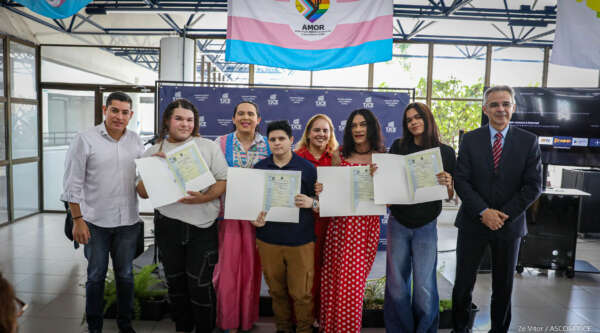 Sediv participa de entrega de certidões retificadas para pessoas trans em ação do TJCE